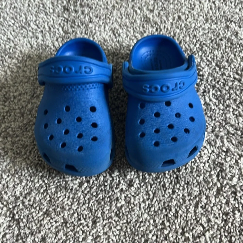 Crocs Solid Blue Unisex Toddler Size C5